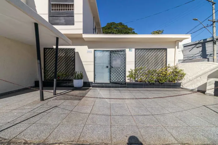 Casa comercial na Rua Zacarias de Gois, 1952 130 m²