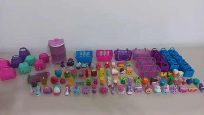 Coleção com 69 Shopkins