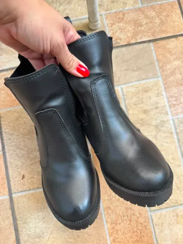 Bota feminina tamanho 33