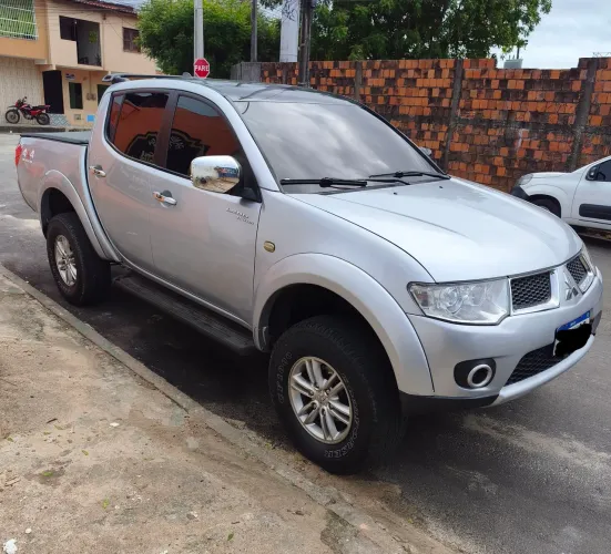 Mitsubishi L200 Triton HPE 3.2 CD TB Int.diesel AUT 2013