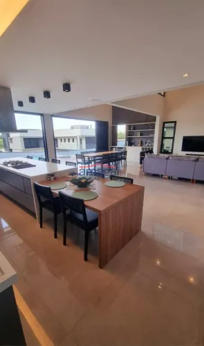 Casa em condomínio a venda