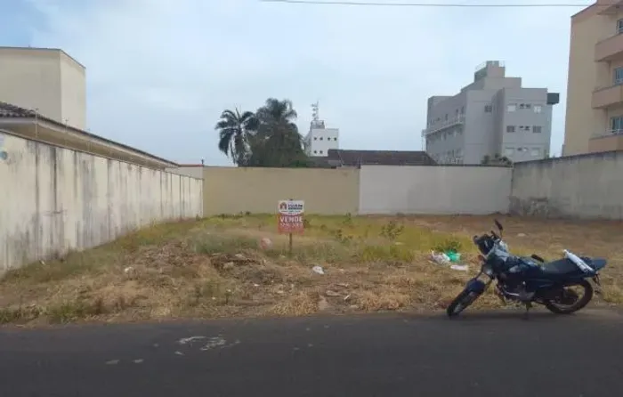 terreno à venda no Bairro Santa Monica.