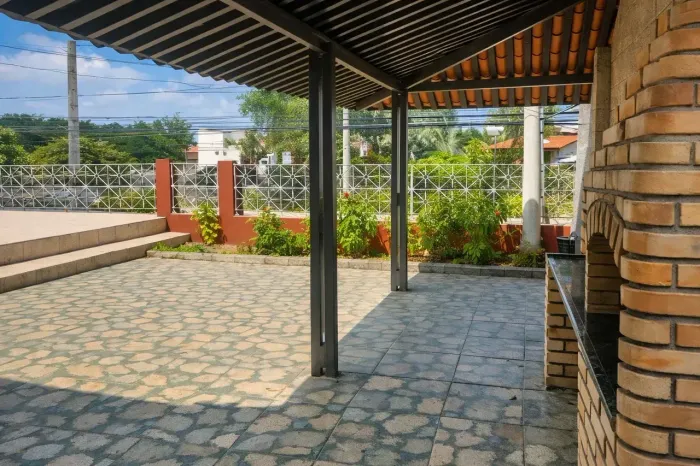Casa 4/4 C/ 360m² em localização Privilegiada Na Av. Ayrton Senna