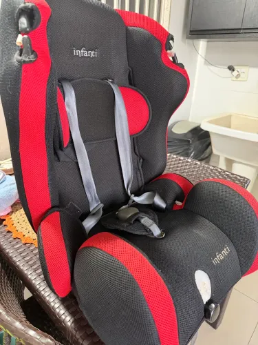 Cadeirinha para carro.