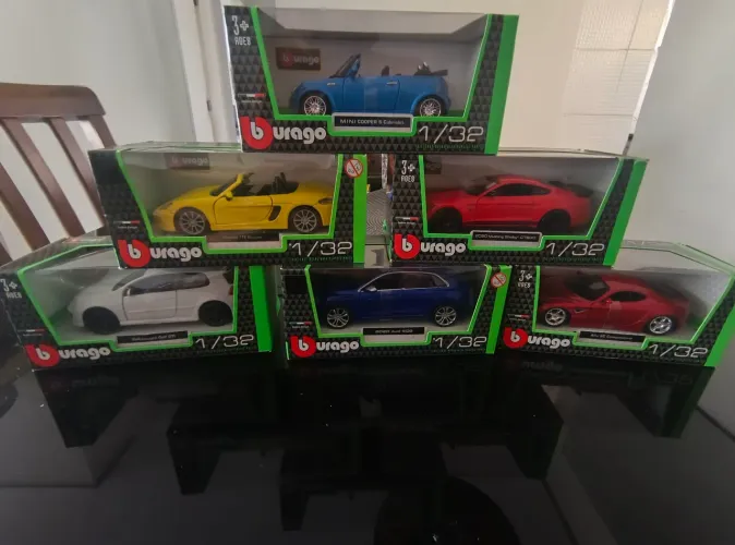 6 miniaturas Burago em escala 1/32 caixa novas tops