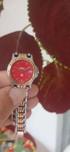 Relógio suíço vermelho bem bonito feminino  precisando revisão vendo pela melhor oferta