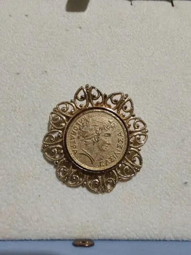 Broche dourado antigo 