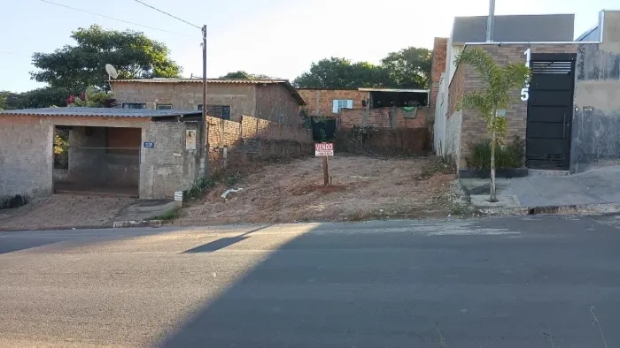 Vendo terreno pronto para construir na Avenida Castro Alves, 1135 Álvares Machado/SP