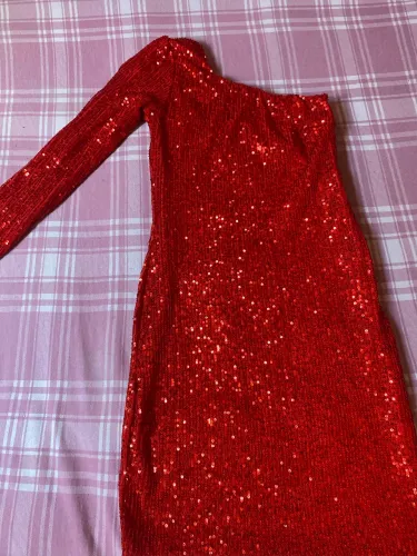 Vestido vermelho de paetê