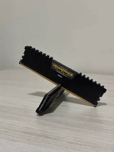 Kit memória RAM DDR4 16GB(2X8GB)