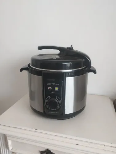 Panela de Pressão Elétrica Britânia BP 5L 220v