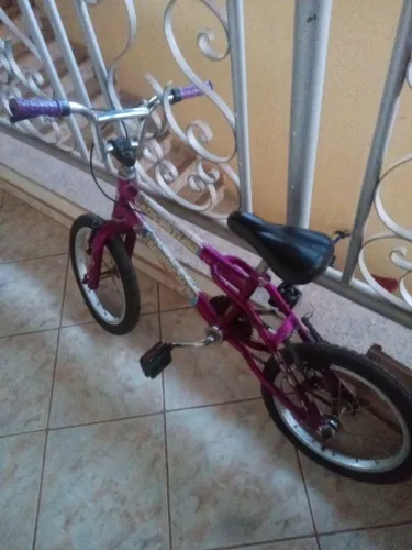 Bicicleta infantil aro 16 só pegar e andar.