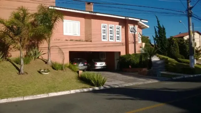 Associação Tarumã - Casa Semi Térrea à venda em Santana de Parnaíba com 241m²  Super Oport