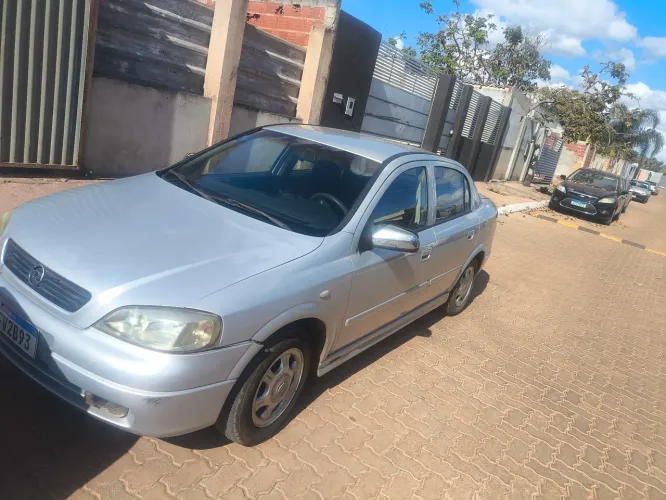 Chevrolet Astra Sedan 2.0/cd/ GLS/ Adv. 2.0 16V 4P 2001