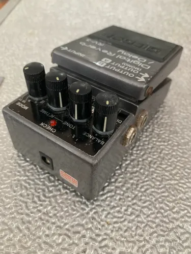 Pedal Boss RV-3 Digital Reverb / Delay