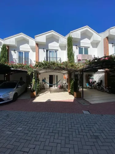 Imóvel / Casa em condomínio a venda com 78 m² de 2 quartos na Praia da Armação em Florianó