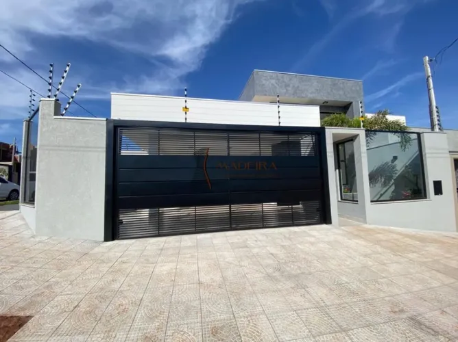 Casa à Venda em Jardim Munique, Maringá - PR