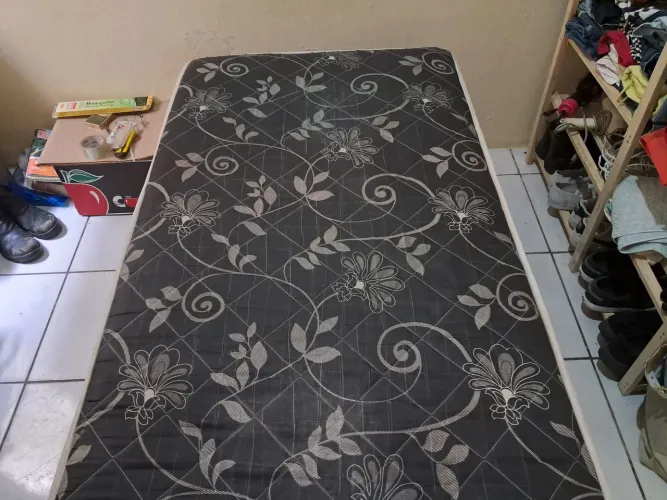 Cama seminova 