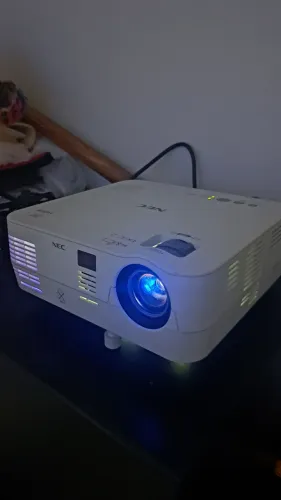 VENDO PROJETOR NEC VE  282