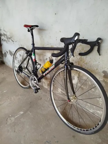 Vendo uma bike speed vicini toda Shimano 105 carbono com alumínio