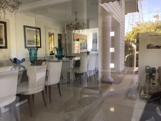 Linda casa com piscina , 3 dormitórios sendo 3 auites