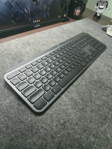 Teclado sem fio Logitech MX Keys S com Iluminação Inteligente