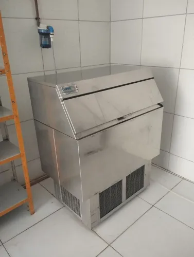 Máquina de gelo em cubos Everest 150
