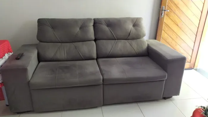 SOFA EM OTIMO ESTADO 700,00 falar no whats: *85