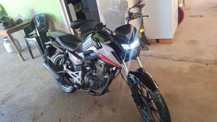 Honda 160 bem conservada, único dono pouca rodada