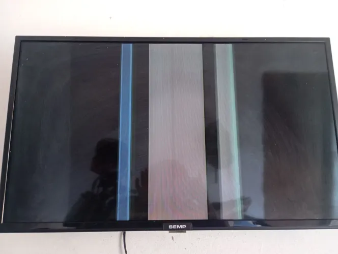 TV 32 polegadas para peças display queimado