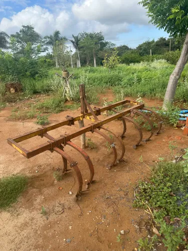 Cultivador Tatu 9 molas 