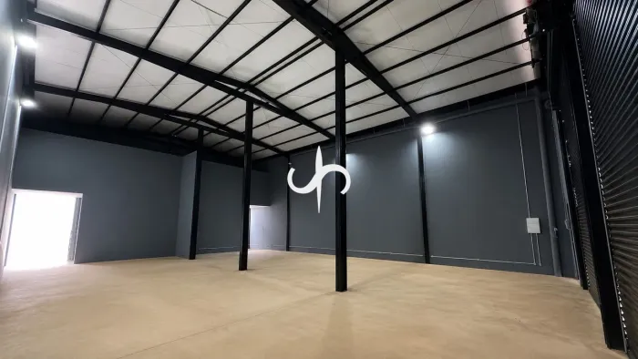 Galpão Comercial 210 m² construída - terreno 300 m² - Res. Flor do Cerrado II