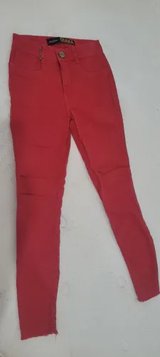 Vende-se linda calça, estilosa usada uma vez , marca Lança perfume Original modelo DIANA