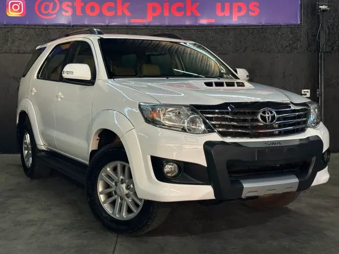 Toyota Hilux SW4 SRV D4-d 4X4 3.0 TDI Dies. AUT 2014