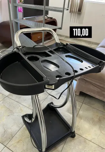 Mesa Auxiliar Seminova - Ideal para Apoio no Dia a Dia do Salão!