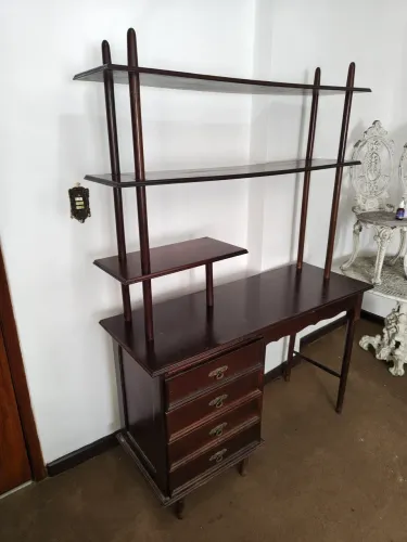 Belíssima móvel design palitado em madeira nobre