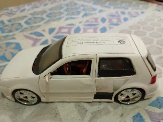 Miniatura de carro Maisto 1/24 Volkswagen golf r32 