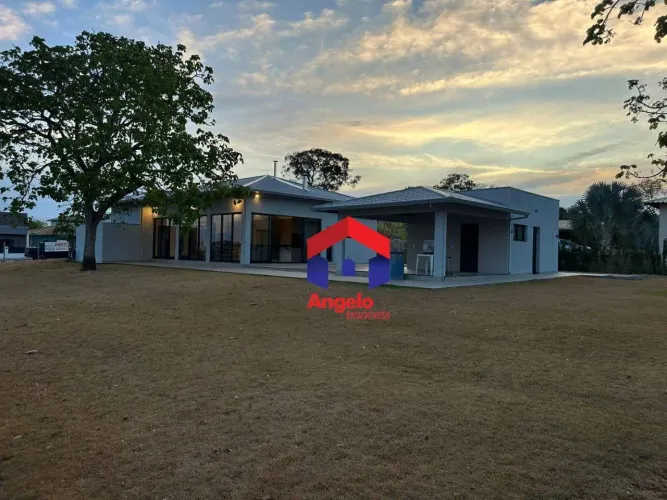 Casa com 4 quartos à venda, 240 m² por R$ 1.300.000 - Funilandia - Funilândia/MG