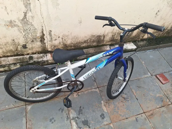 Vendo uma bicicleta seme nova em perfeito estado