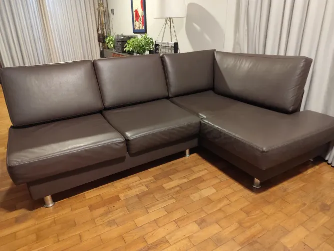 Vendo lindo sofá de canto evestido com courino 2,20 x 1,50m