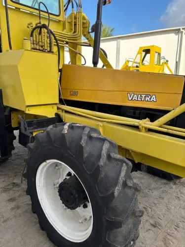 Carregadeira de cana Valtra 1280 4x4