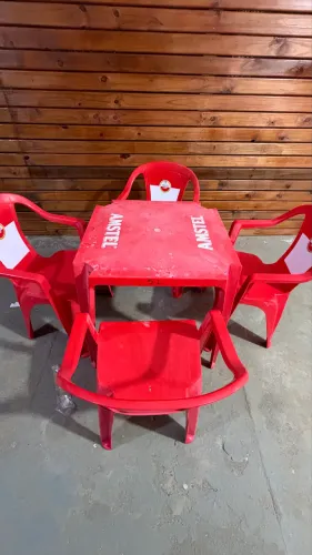 Vendo jogos de mesas de plastico