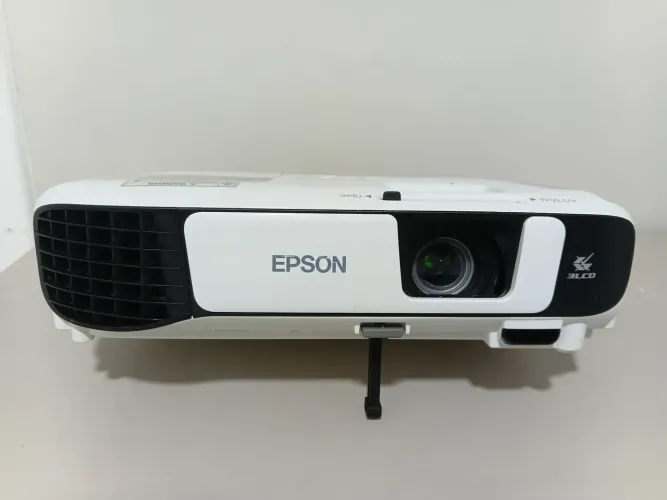 Projetor Epson PowerLite S41+ 3300 Lumens HDMI (OLHAR A DESCRIÇÃO)