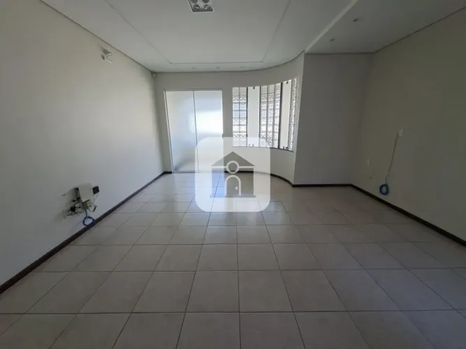 Casa comecial para locação e vendas no bairro Centro
