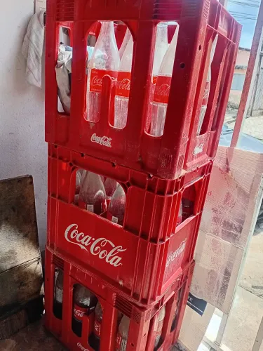 Grande e vasilhames de coça 40$