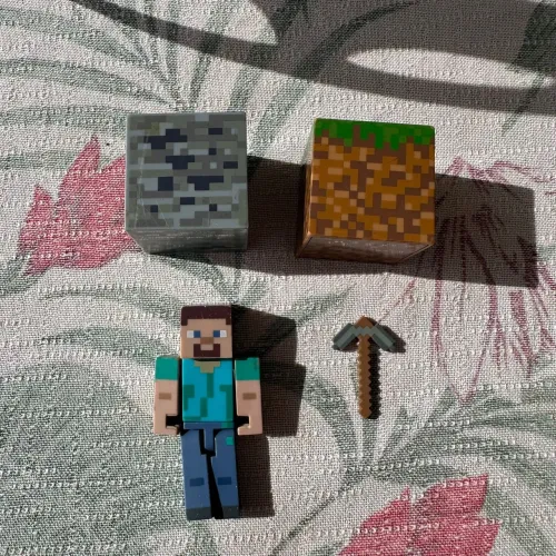 Boneco Steve minecraft articulado e antigo 