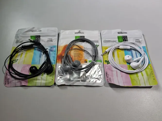 Fones De Ouvido 3.5mm Com Fio Colorido Redução Ruído e som de qualidade.<br>