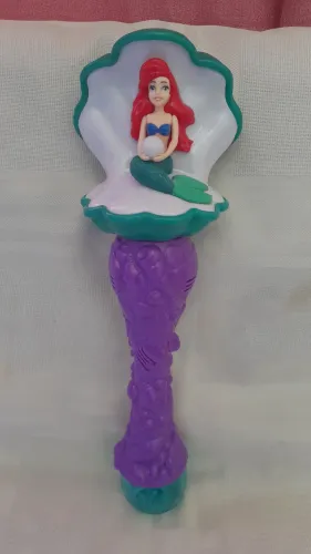 Brinquedo Ariel disney faz Bolhas de sabão 