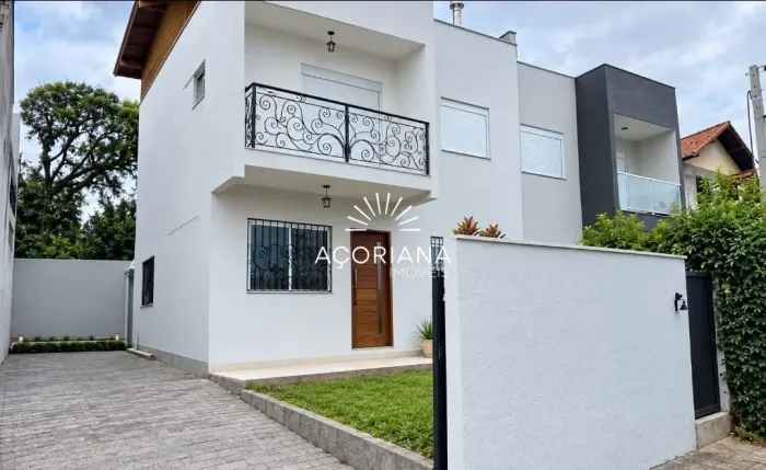 Casa à Venda no Rio Tavares com 122 m2, 3 Suítes, 4 Quartos e 2 Vagas