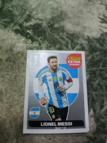 Tou vendendo um Messi prata da copa do mundo 2026.